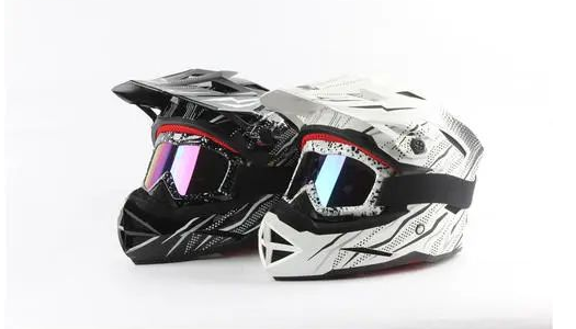 三線立式加工中心850plus機(jī)加工“頭盔模具”成新網(wǎng)紅，即